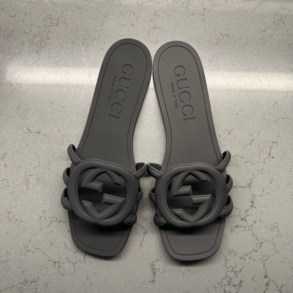 Gucci “Palma” GG Black Rubber Slide Sandals – Women’s 9 / EU 39.5